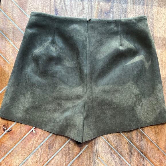 Green skort - Picture 2 of 2